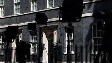 Phía bên ngoài số 10 Phố Downing sau khi Thủ tướng Boris Johnson từ chức. (Ảnh: Reuters)