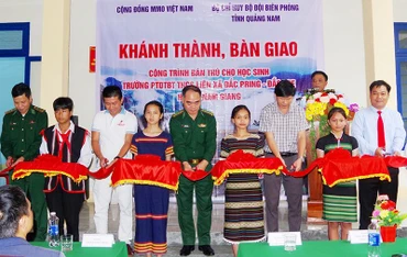 Khánh thành nhà ở bán trú cho học sinh Trường Phổ thông dân tộc bán trú THCS liên xã Đắc Pring-Đắc Pre. (Ảnh: VĂN VINH) 