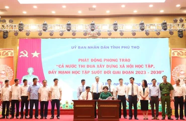 20 cơ quan, đơn vị, địa phương trong tỉnh ký cam kết thi đua thực hiện Quyết định của Thủ tướng Chính phủ về xây dựng xã hội học tập.