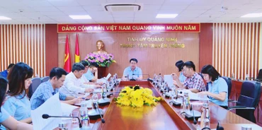 Hội đồng sơ khảo họp triển khai công tác chấm các tác phẩm báo chí dự thi.