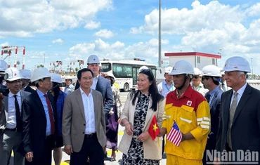 Bí thư Tỉnh ủy Long An Nguyễn Văn Được tiếp bà Sheng Thao, Thị trưởng thành phố Oakland (Hoa Kỳ).