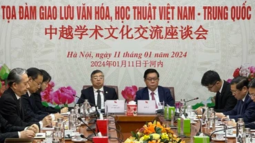 Đồng chí Nguyễn Trọng Nghĩa, Bí thư Trung ương Đảng, Trưởng Ban Tuyên giáo Trung ương cùng đồng chí Lý Thư Lỗi, Ủy viên Bộ Chính trị, Bí thư Ban Bí thư, Trưởng Ban Tuyên truyền Trung ương Đảng Cộng sản Trung Quốc đồng chủ trì Tọa đàm.