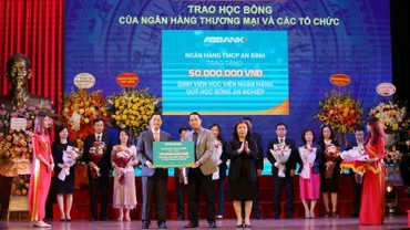 Trao học bổng An Nghiệp.