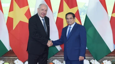 Thủ tướng Phạm Minh Chính và Tổng thống Hungary Sulyok Tamas. (Ảnh:TRẦN HẢI)