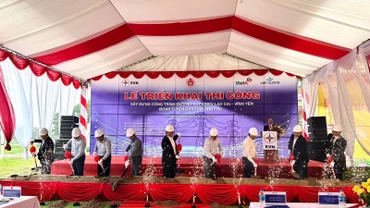 Các đại biểu thực hiện nghi thức triển khai dự án. (Ảnh: EVN)