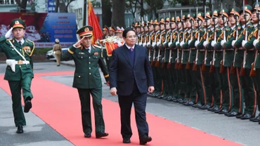 Thủ tướng Phạm Minh Chính tới thăm, dự Lễ kỷ niệm 70 năm Ngày Thầy thuốc Việt Nam tại Học viện Quân y. (Ảnh: TRẦN HẢI)