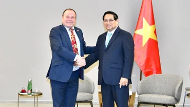 Thủ tướng Phạm Minh Chính và Chủ tịch Hội Hữu nghị Czech-Việt Nam Milos Kusy. (Ảnh: THANH GIANG)