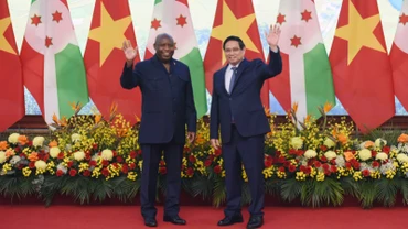 Thủ tướng Chính phủ Phạm Minh Chính và Tổng thống Cộng hòa Burundi Évariste Ndayishimiye (Ảnh: TRẦN HẢI).