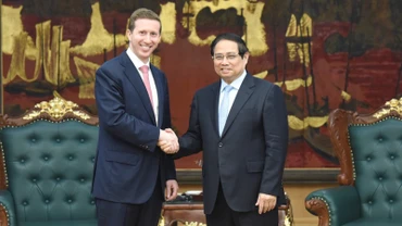 Thủ tướng Phạm Minh Chính và ông Jeffrey Perlman, Tổng Giám đốc Tập đoàn Warburg Pincus, đồng thời là Chủ tịch Hội đồng Kinh doanh ASEAN-Hoa Kỳ (USABC). (Ảnh: TRẦN HẢI)
