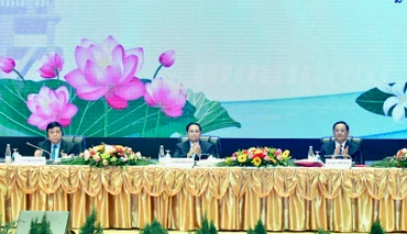 Thủ tướng Phạm Minh Chính và Thủ tướng Sonexay Siphandone đồng chủ trì Hội nghị Hợp tác đầu tư Việt Nam-Lào. (Ảnh: THANH GIANG)