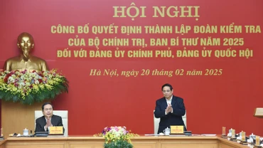 Bí thư Đảng ủy Chính phủ, Thủ tướng Chính phủ Phạm Minh Chính và Bí thư Đảng ủy Quốc hội, Chủ tịch Quốc hội Trần Thanh Mẫn đồng chủ trì Hội nghị. (Ảnh: TRẦN HẢI)