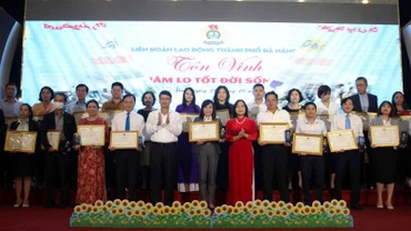 Tôn vinh các doanh nghiệp tiêu biểu.