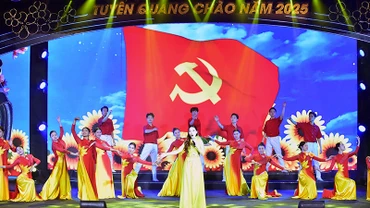 Chương trình nghệ thuật đặc sắc với chủ đề “Tuyên Quang - Niềm tin tương lai”.