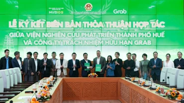 Thành phố Huế và Grab Việt Nam ký kết biên bản thỏa thuận thúc đẩy chuyển đổi số