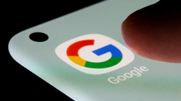 Biểu tượng của ứng dụng Google trên điện thoại. Ảnh: Reuters