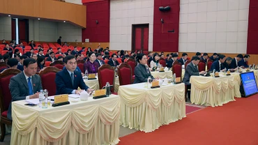 Các đại biểu tham dự kỳ họp.