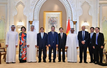 Thủ tướng Phạm Minh Chính và 4 tập đoàn hàng đầu UAE tại buổi tiếp (Ảnh: Thanh Giang). 