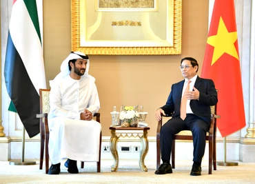 Thủ tướng Phạm Minh Chính tiếp Bộ trưởng Kinh tế UAE Abdulla Bin Touq Al Marri. (Ảnh: Thanh Giang)