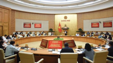 Hội nghị của Chính phủ quán triệt, triển khai về tổng kết việc thực hiện Nghị quyết số 18-NQ/TW của Ban Chấp hành Trung ương Đảng khóa XII "Một số vấn đề về tiếp tục đổi mới, sắp xếp tổ chức bộ máy của hệ thống chính trị tinh gọn, hoạt động hiệu lực, hiệu quả". (Ảnh: Trần Hải) 