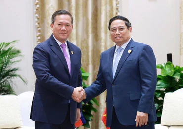 Thủ tướng Chính phủ Phạm Minh Chính và Thủ tướng Campuchia Hun Manet. (Ảnh: Dương Giang/TTXVN)