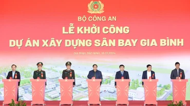 Thủ tướng Phạm Minh Chính và các đồng chí lãnh đạo thực hiện nghi thức khởi công Dự án xây dựng Sân bay Gia Bình. (Ảnh: Trần Hải)