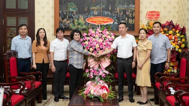 [Ảnh] Các cơ quan, đơn vị thăm và chúc mừng Báo Nhân Dân