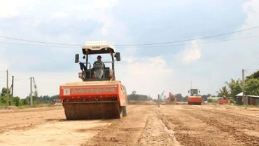 Dự án đường cao tốc bắc-nam đoạn Cần Thơ-Cà Mau đang sử dụng duy nhất nguồn vật liệu cát đắp từ các mỏ cát sông.