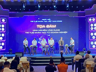Các đại biểu tọa đàm tại Ngày hội.