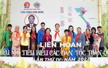 Các đồng chí Lãnh đạo Đảng, Nhà nước, Trung ương Đoàn, Hội đồng Đội Trung ương cùng một số đại biểu ưu tú về dự Liên hoan.