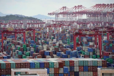 Các container tại cảng nước sâu Yangshan tại Thượng hải, Trung Quốc, tháng 10/2020. (Ảnh: Reuters)