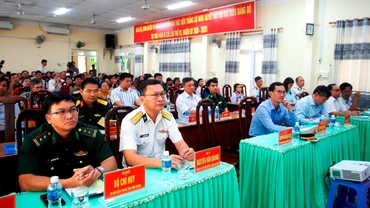 Hơn 200 đại biểu và bà con ngư dân tham dự chương trình. 