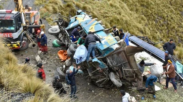 Bolivia: Xe buýt lao xuống vực khiến 31 người thiệt mạng