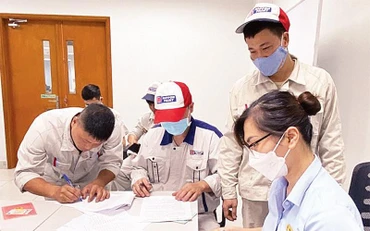 Hỗ trợ tháo gỡ khó khăn cho khách hàng vay phục vụ nhu cầu đời sống, tiêu dùng