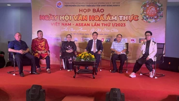 Ban tổ chức trao đổi thông tin về Ngày hội.