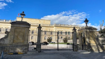 Phủ tổng thống Casa de Nariño ba vòng an ninh nghiêm ngặt. 