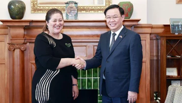 Chủ tịch Quốc hội Vương Đình Huệ và Toàn quyền New Zealand Dame Cindy Kiro. (Ảnh: TTXVN)