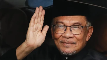 [Infographic] Tiểu sử Thủ tướng Malaysia Anwar Ibrahim