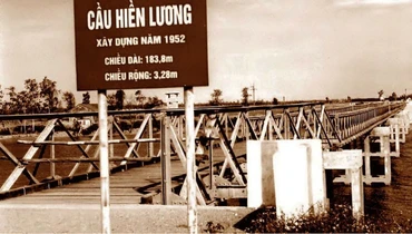 Bước chậm trên cầu Hiền Lương 