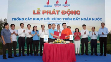 Các đơn vị dầu khí ký thỏa thuận với Viện Khoa học lâm nghiệp nam bộ, Sở NN&PTNT tỉnh Cà Mau trồng mới 40 ha rừng và 250.000 cây xanh trên địa bàn tỉnh. 