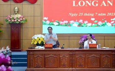 Thủ tướng Phạm Minh Chính chủ trì buổi làm việc với Ban Thường vụ Tỉnh ủy Long An.