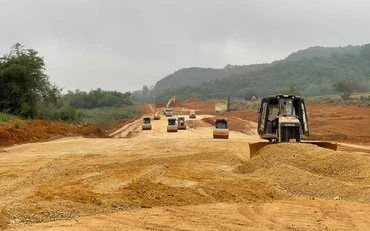 Tháo gỡ vướng mắc liên quan khai thác, cung ứng vật liệu xây dựng thông thường cho Dự án đường bộ cao tốc