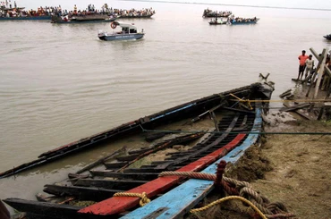 Hiện trường vụ chìm phà trên sông Brahmaputra ở bang miền đông Assam, tháng 4/2012. (Ảnh: Reuters)