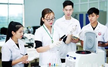 [Video] Nghiên cứu khoa học sẽ được đặt ngang hàng với đào tạo - Tạo tư duy mới phát triển khoa học, công nghệ trong giáo dục