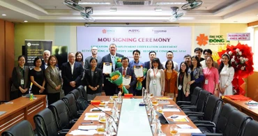 Quang cảnh lễ ký kết.