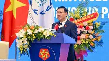 Chủ tịch Quốc hội Vương Đình Huệ phát biểu khai mạc Hội nghị Nghị sĩ trẻ toàn cầu lần thứ 9. (Ảnh: DUY LINH)