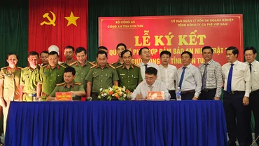 Lãnh đạo Công an tỉnh Kon Tum và Tổng Công ty Cà phê Việt Nam ký kết Quy chế phối hợp