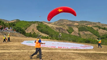 Giải dù lượn tỉnh Kon Tum mở rộng.