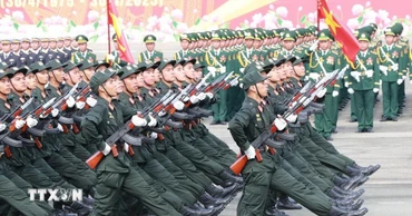 Các khối lực lượng vũ trang diễu binh. (Ảnh: Sỹ Tuyên/TTXVN)