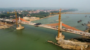 Toàn cảnh cầu Vĩnh Phúc.