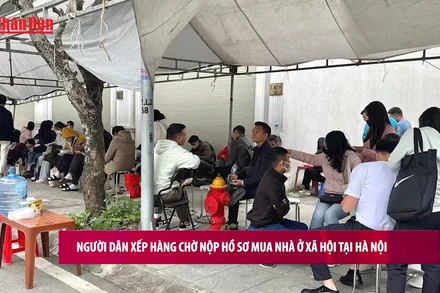 [Video] Người dân xếp hàng chờ nộp hồ sơ mua nhà ở xã hội tại Hà Nội